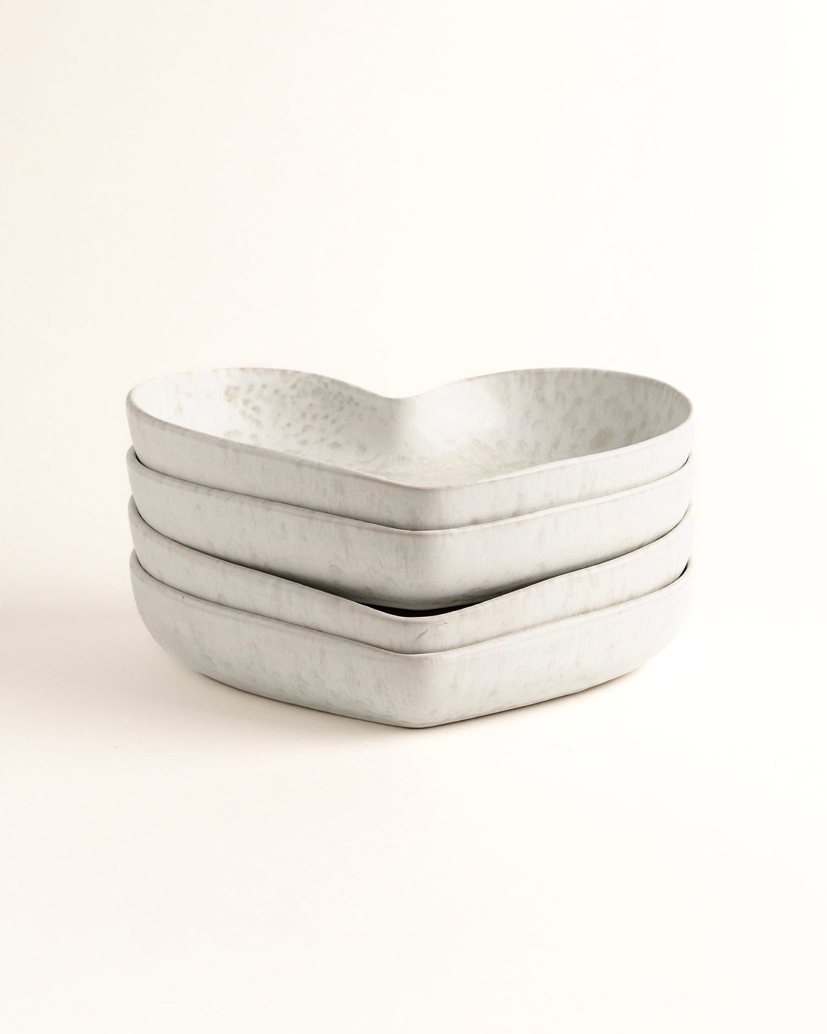 Amora Teller tief Mattweiß Creme