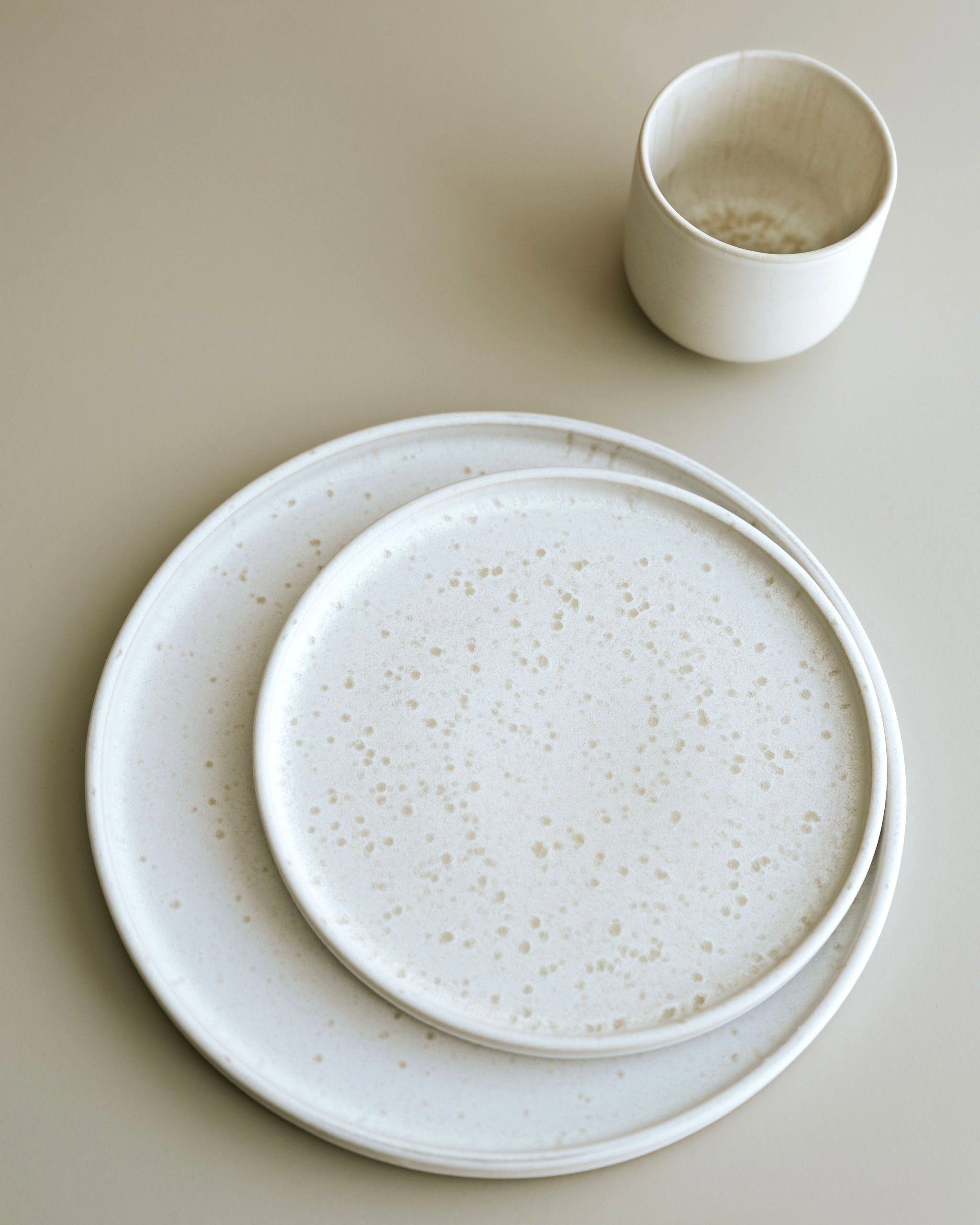 Amado Teller groß Sand