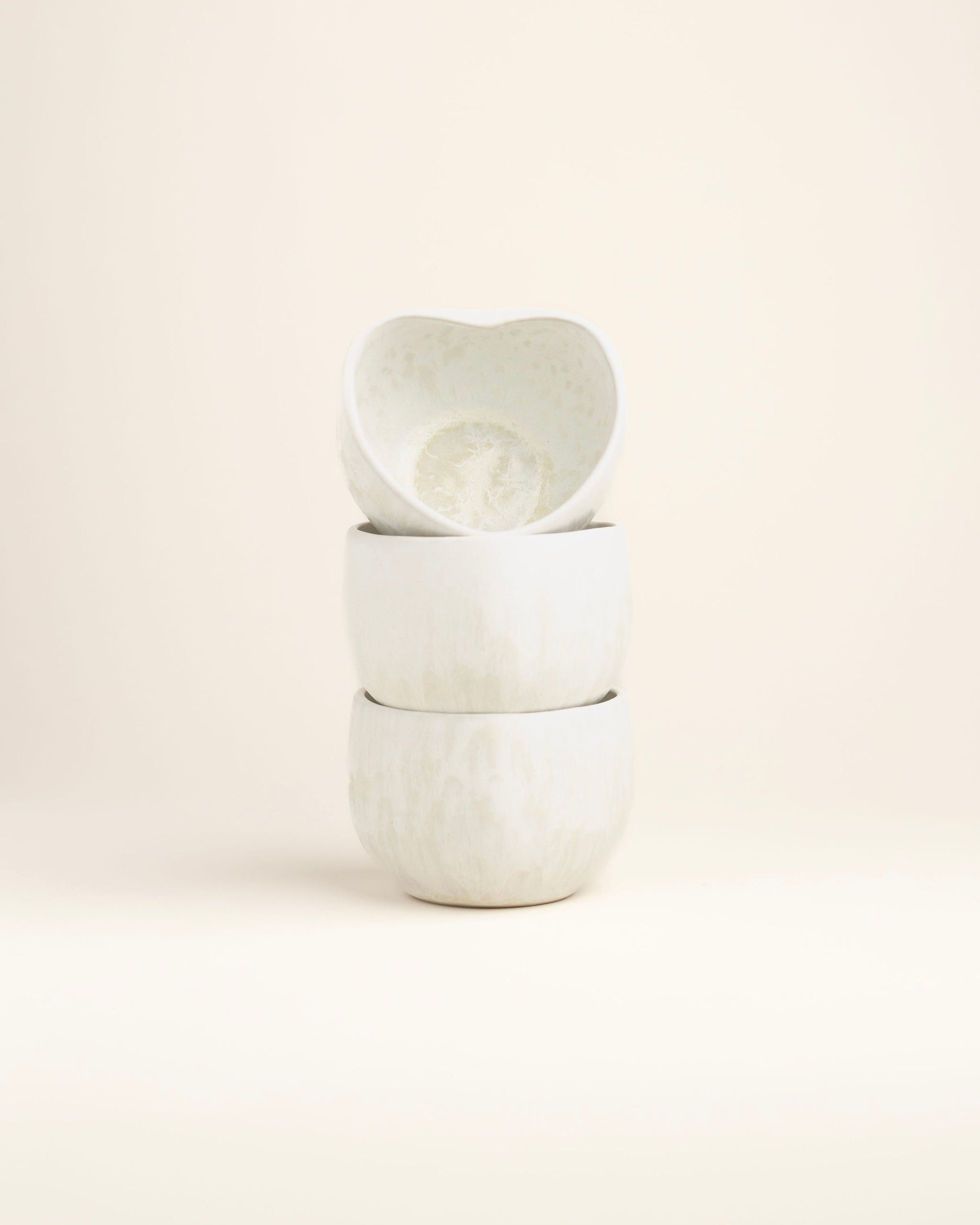 Amora Becher Mattweiß Creme